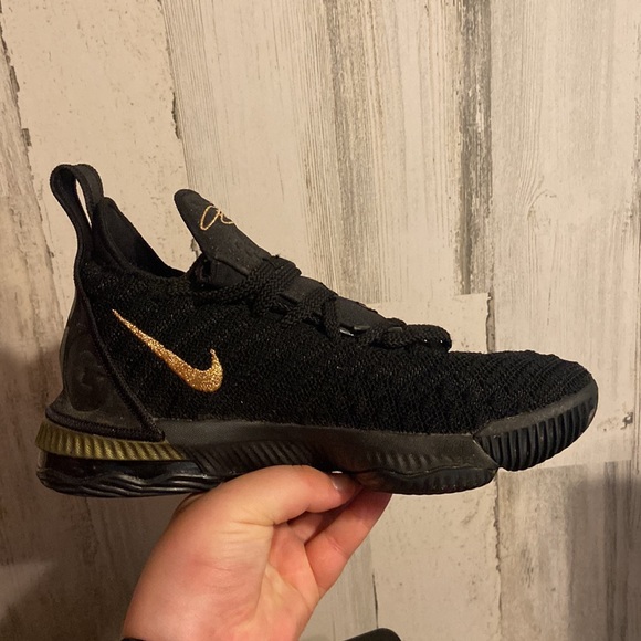 They are LeBron 16s I’m king shoes. - Picture 2 of 6